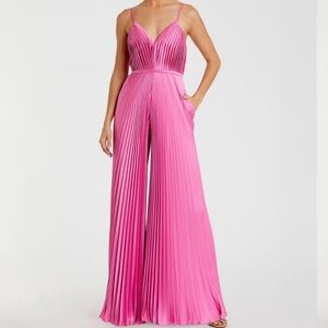 NWT LEENA FOR MAC DUGGAL
Pink Pleated Plunge Neck Wide Leg Jumpsuit